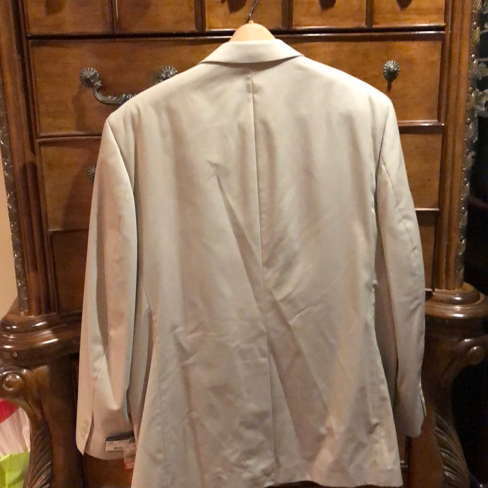 Suit - Picture 3 of 4